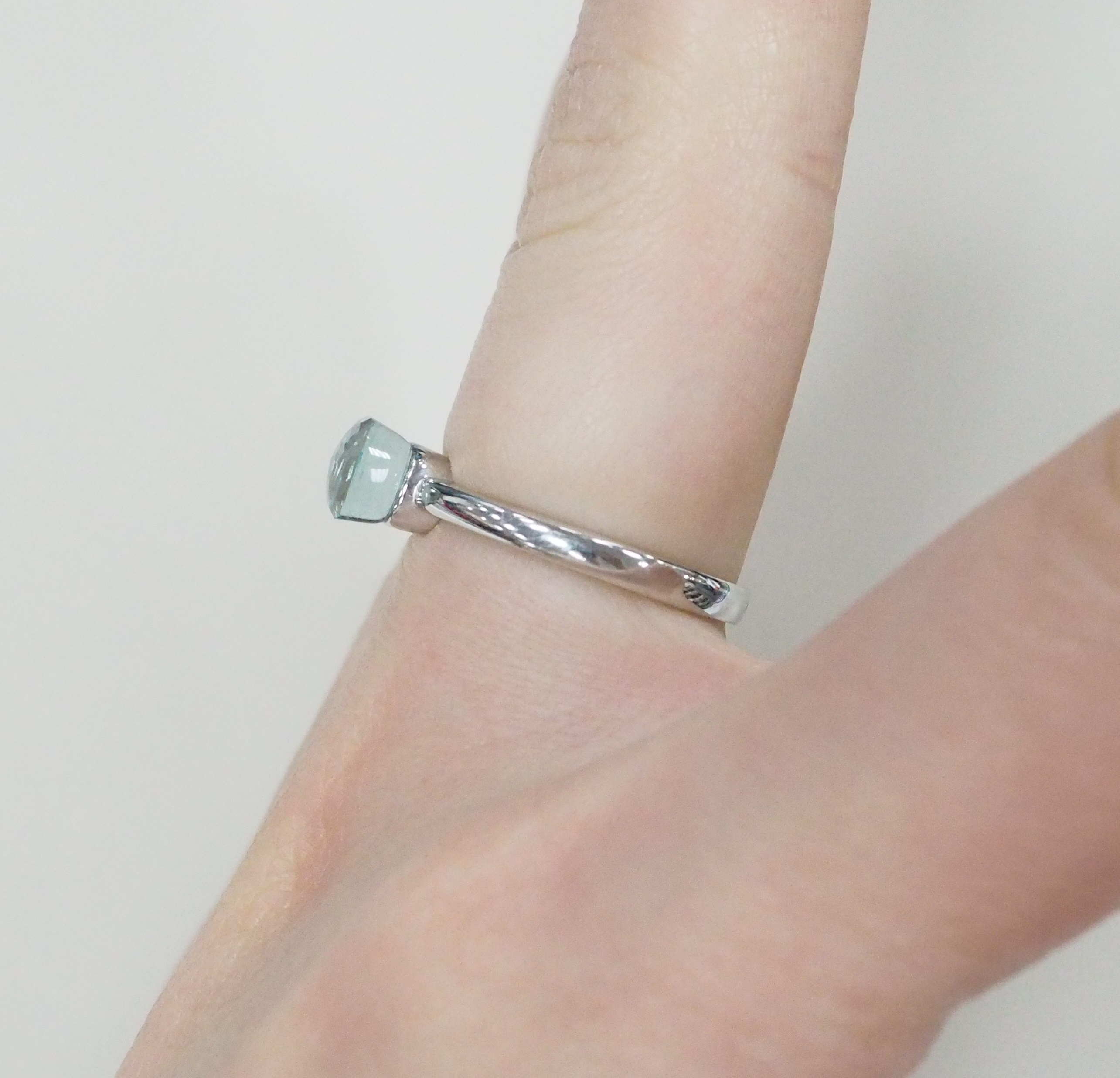 Серебряное кольцо с кварцем